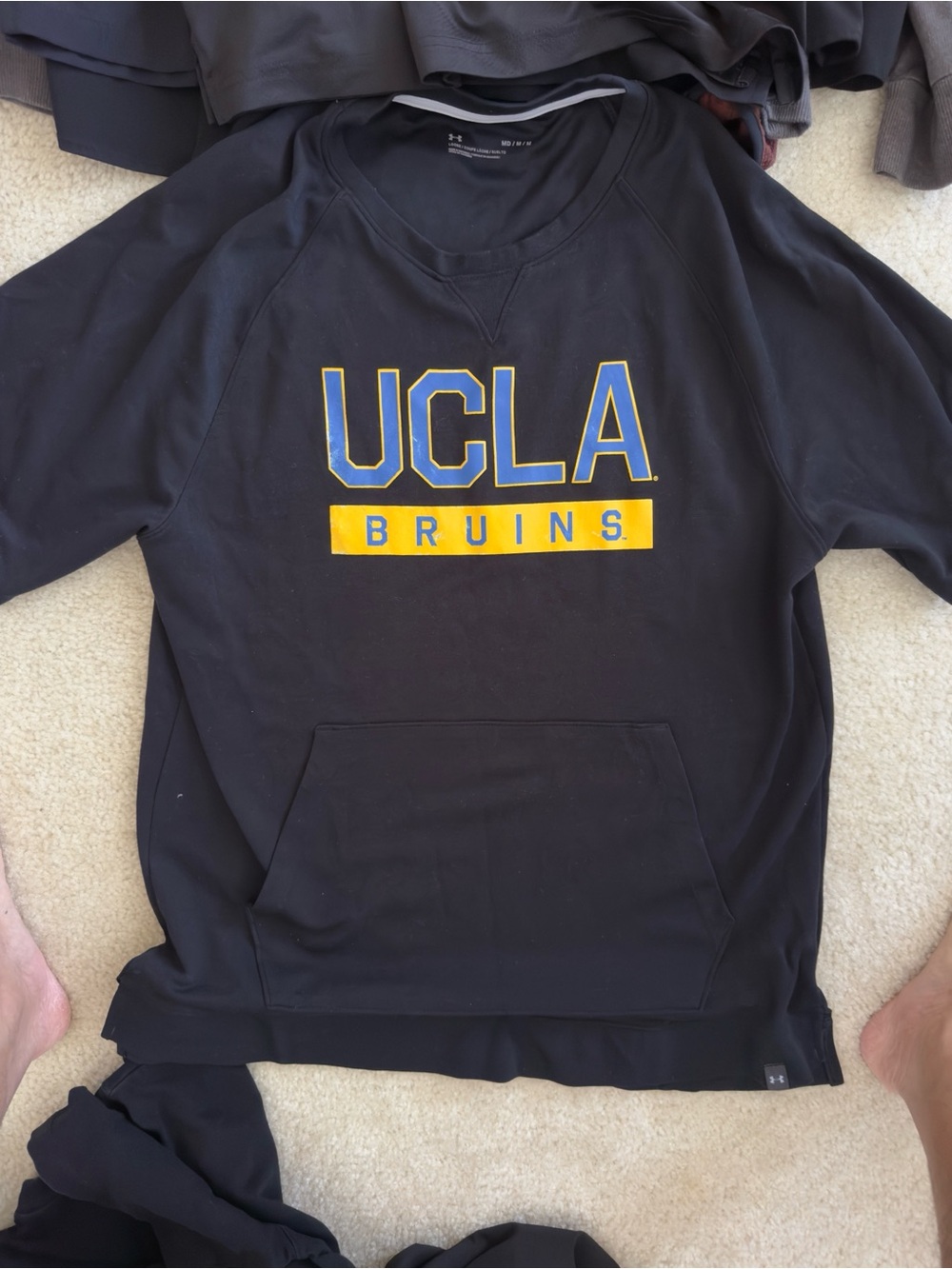 UNDER ARMOUR UCLA BRUINS SHORT SLEEVE FLEECE SWEATSHIRT- MENS MEDIUM
